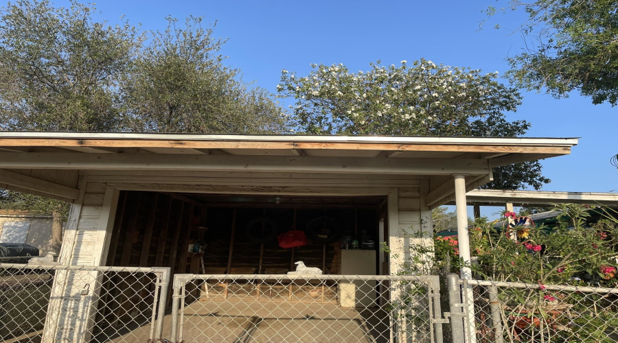 707 Sanders Ave, Laredo, Texas 78040, 2 Bedrooms Bedrooms, 5 Rooms Rooms,1 BathroomBathrooms,Residential,For Sale,707 Sanders Ave,20254549