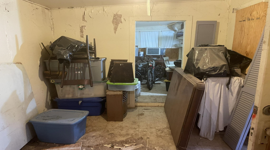 707 Sanders Ave, Laredo, Texas 78040, 2 Bedrooms Bedrooms, 5 Rooms Rooms,1 BathroomBathrooms,Residential,For Sale,707 Sanders Ave,20254549