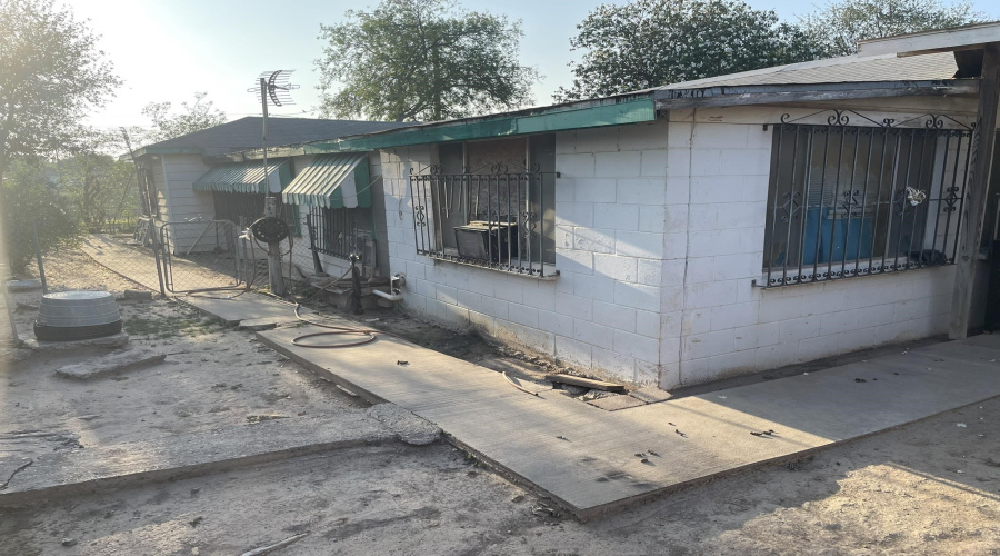 707 Sanders Ave, Laredo, Texas 78040, 2 Bedrooms Bedrooms, 5 Rooms Rooms,1 BathroomBathrooms,Residential,For Sale,707 Sanders Ave,20254549