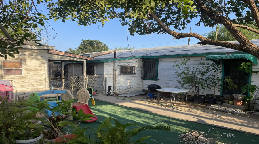 707 Sanders Ave, Laredo, Texas 78040, 2 Bedrooms Bedrooms, 5 Rooms Rooms,1 BathroomBathrooms,Residential,For Sale,707 Sanders Ave,20254549