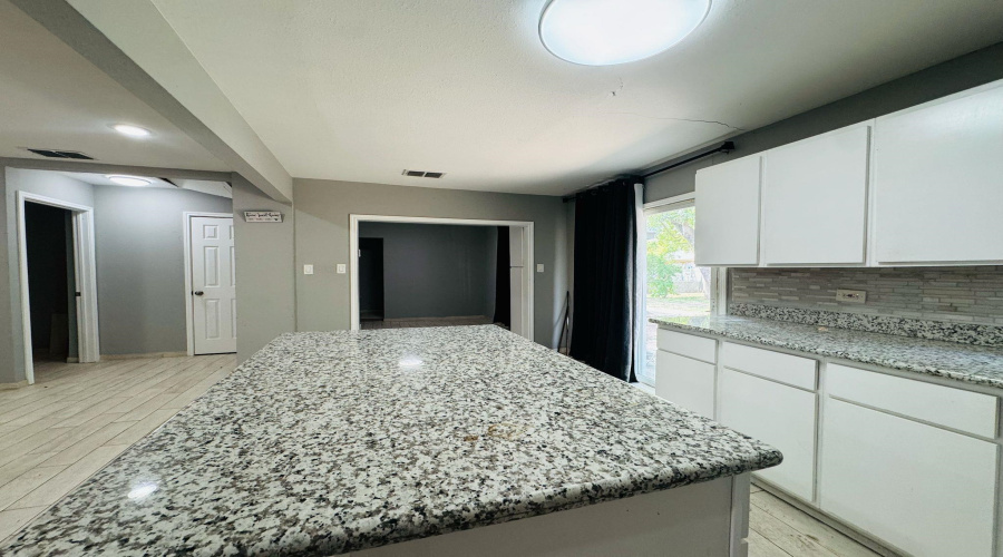 112 Mirasol Dr, Laredo, Texas 78043, 3 Bedrooms Bedrooms, 5 Rooms Rooms,2 BathroomsBathrooms,Residential,For Rent,112 Mirasol Dr,20254550