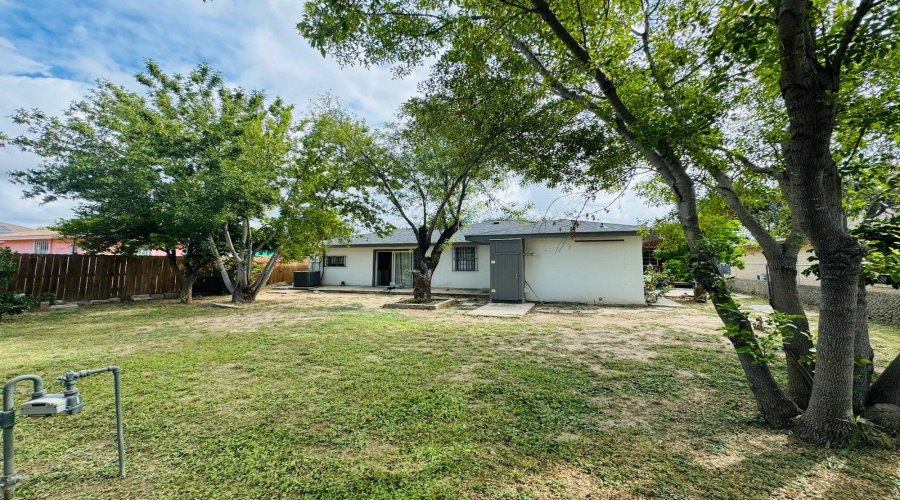 112 Mirasol Dr, Laredo, Texas 78043, 3 Bedrooms Bedrooms, 5 Rooms Rooms,2 BathroomsBathrooms,Residential,For Rent,112 Mirasol Dr,20254550