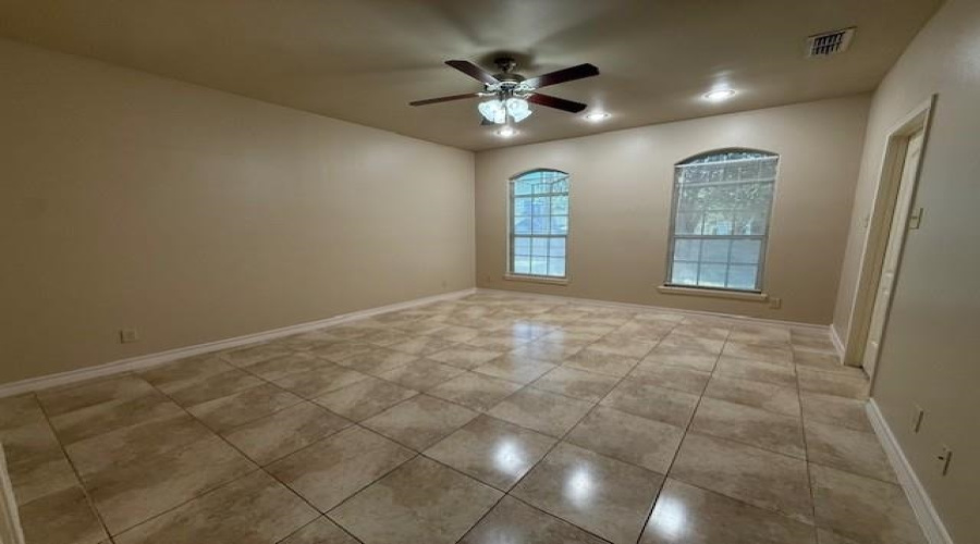710 Alta Vista Dr, Laredo, Texas 78041, 2 Bedrooms Bedrooms, 4 Rooms Rooms,2 BathroomsBathrooms,Residential,For Rent,710 Alta Vista Dr,20254557