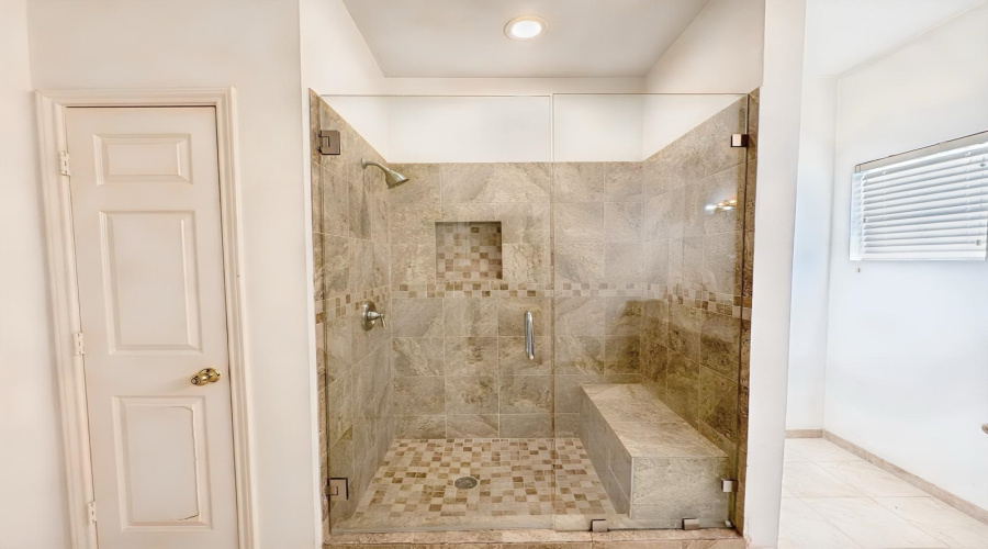 9010 Yale St, LAREDO, Texas 78045, 3 Bedrooms Bedrooms, 4 Rooms Rooms,2 BathroomsBathrooms,Residential,For Sale,9010 Yale St,20254565