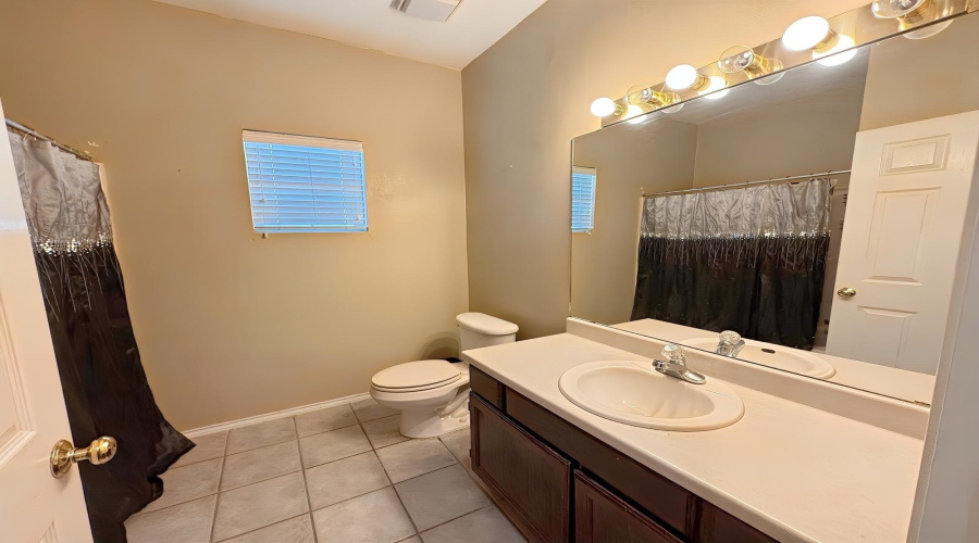 9010 Yale St, LAREDO, Texas 78045, 3 Bedrooms Bedrooms, 4 Rooms Rooms,2 BathroomsBathrooms,Residential,For Sale,9010 Yale St,20254565