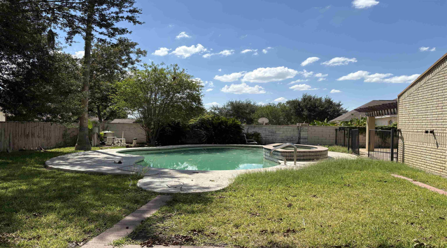 511 Martens Rd, LAREDO, Texas 78041, 3 Bedrooms Bedrooms, 7 Rooms Rooms,4 BathroomsBathrooms,Residential,For Sale,511 Martens Rd,20254566