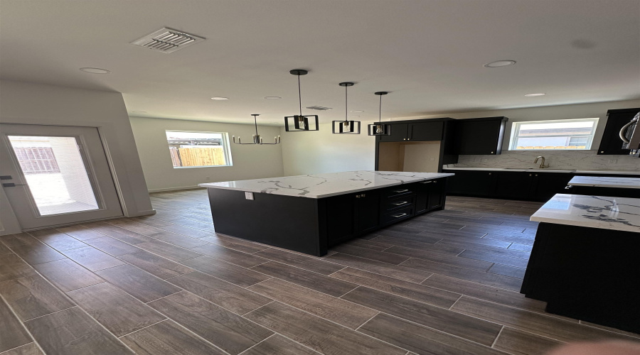 2615 Jean St, Laredo, Texas 78046, 3 Bedrooms Bedrooms, 5 Rooms Rooms,2 BathroomsBathrooms,Residential,For Sale,2615 Jean St,20254567