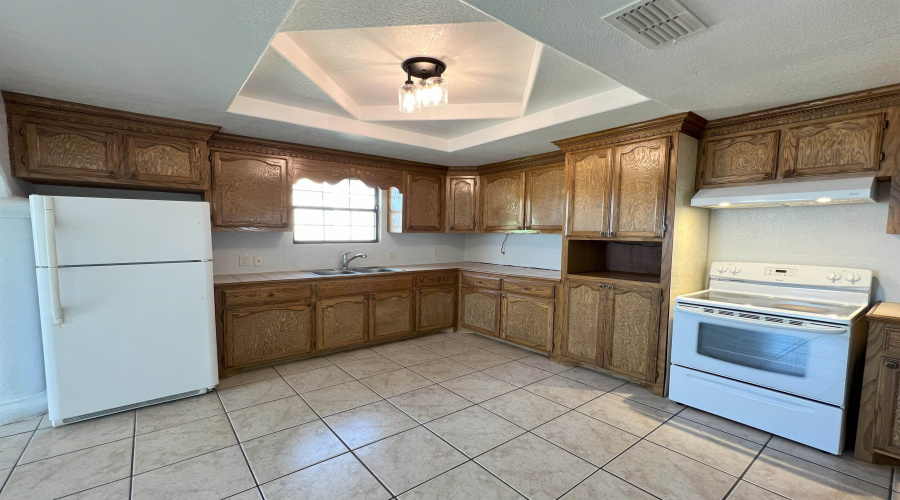 1032 Falcon Ln, Zapata, Texas 78076, 3 Bedrooms Bedrooms, 5 Rooms Rooms,2 BathroomsBathrooms,Residential,For Sale,1032 Falcon Ln,20254568