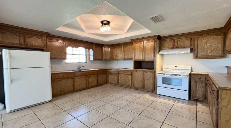 1032 Falcon Ln, Zapata, Texas 78076, 3 Bedrooms Bedrooms, 5 Rooms Rooms,2 BathroomsBathrooms,Residential,For Sale,1032 Falcon Ln,20254568