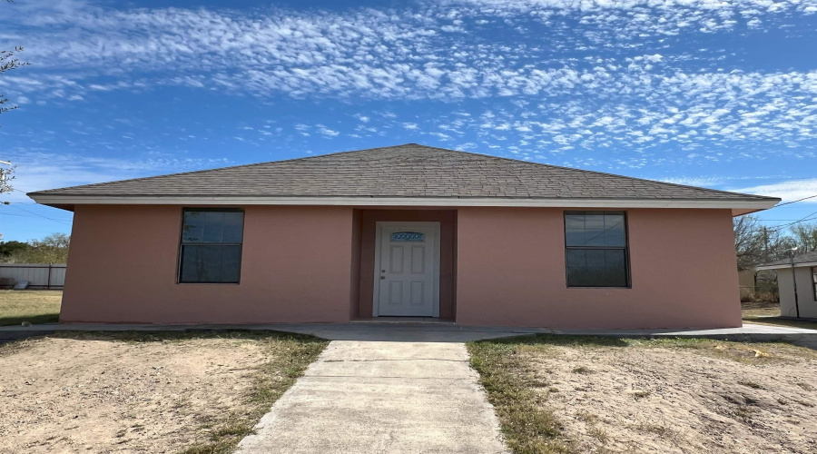 1032 Falcon Ln, Zapata, Texas 78076, 3 Bedrooms Bedrooms, 5 Rooms Rooms,2 BathroomsBathrooms,Residential,For Sale,1032 Falcon Ln,20254568