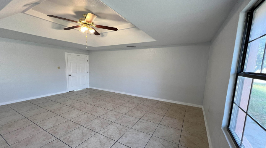 1032 Falcon Ln, Zapata, Texas 78076, 3 Bedrooms Bedrooms, 5 Rooms Rooms,2 BathroomsBathrooms,Residential,For Sale,1032 Falcon Ln,20254568