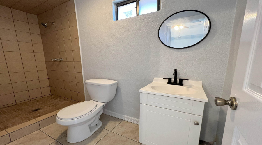 1032 Falcon Ln, Zapata, Texas 78076, 3 Bedrooms Bedrooms, 5 Rooms Rooms,2 BathroomsBathrooms,Residential,For Sale,1032 Falcon Ln,20254568