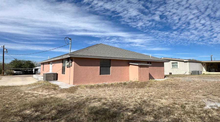1032 Falcon Ln, Zapata, Texas 78076, 3 Bedrooms Bedrooms, 5 Rooms Rooms,2 BathroomsBathrooms,Residential,For Sale,1032 Falcon Ln,20254568