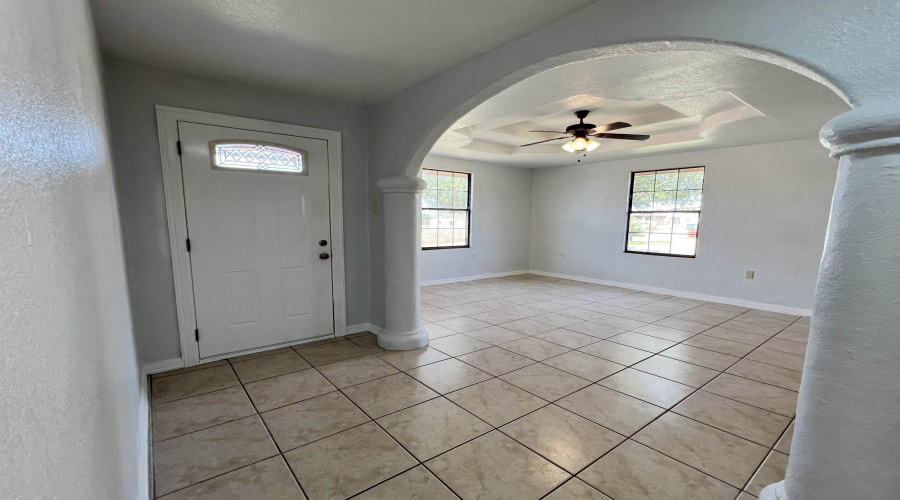 1032 Falcon Ln, Zapata, Texas 78076, 3 Bedrooms Bedrooms, 5 Rooms Rooms,2 BathroomsBathrooms,Residential,For Sale,1032 Falcon Ln,20254568