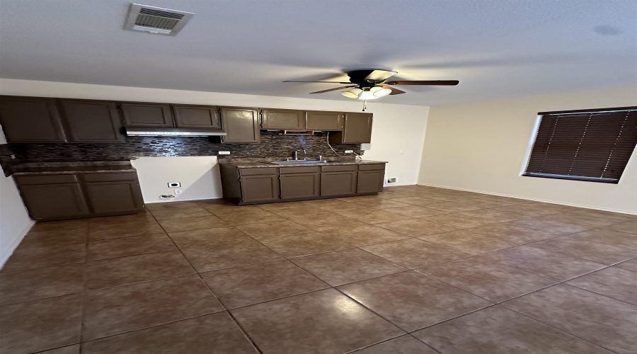 352 Ocean Dr, Laredo, Texas 78043, 3 Bedrooms Bedrooms, 5 Rooms Rooms,2 BathroomsBathrooms,Residential,For Sale,352 Ocean Dr,20254574