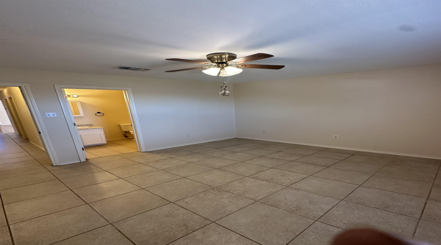 352 Ocean Dr, Laredo, Texas 78043, 3 Bedrooms Bedrooms, 5 Rooms Rooms,2 BathroomsBathrooms,Residential,For Sale,352 Ocean Dr,20254574