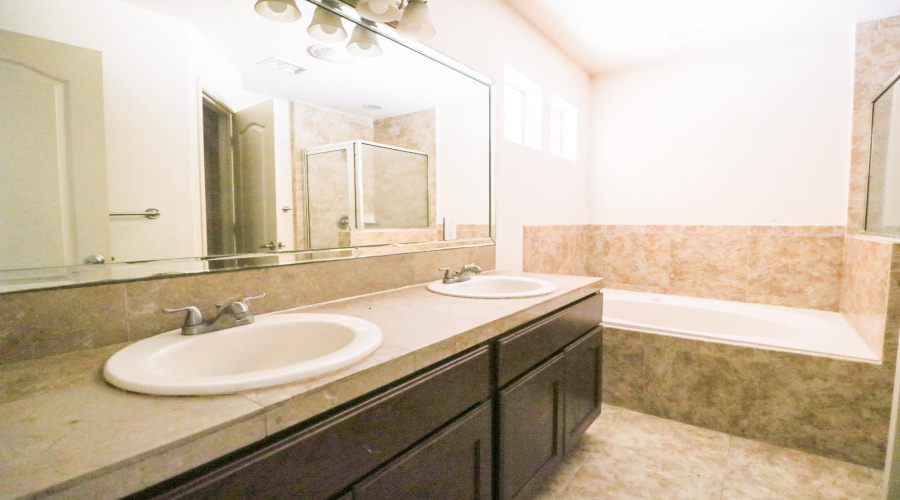 9310 Albany Dr, Laredo, Texas 78045-8617, 4 Bedrooms Bedrooms, 4 Rooms Rooms,2 BathroomsBathrooms,Residential,For Rent,9310 Albany Dr,20254575