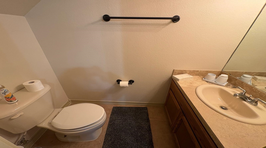 10706 International Blvd, Laredo, Texas 78045, 2 Bedrooms Bedrooms, 3 Rooms Rooms,1 BathroomBathrooms,Residential,For Rent,10706 International Blvd,20254577