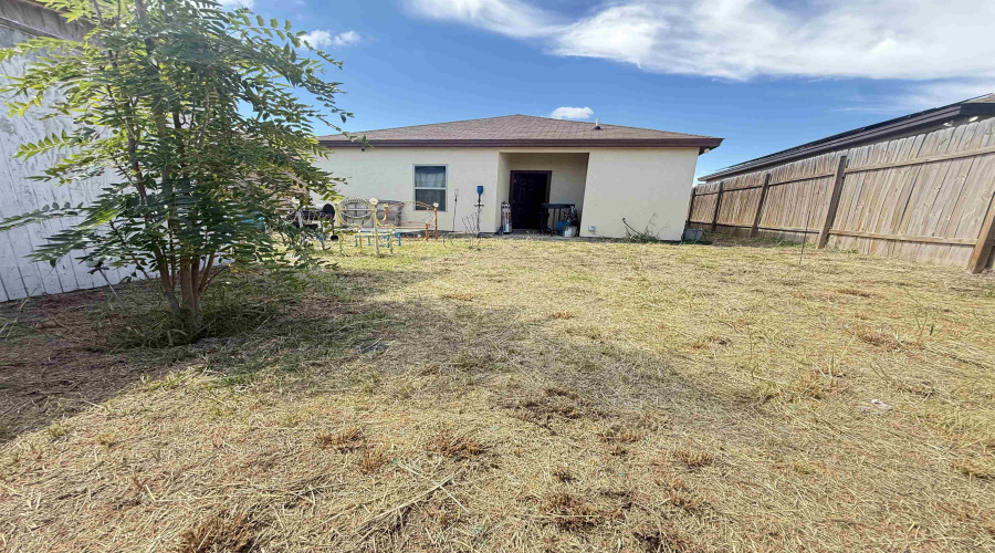 5707 Moses Lp., Laredo, Texas 78046, 3 Bedrooms Bedrooms, 4 Rooms Rooms,2 BathroomsBathrooms,Residential,For Sale,5707 Moses Lp.,20254580
