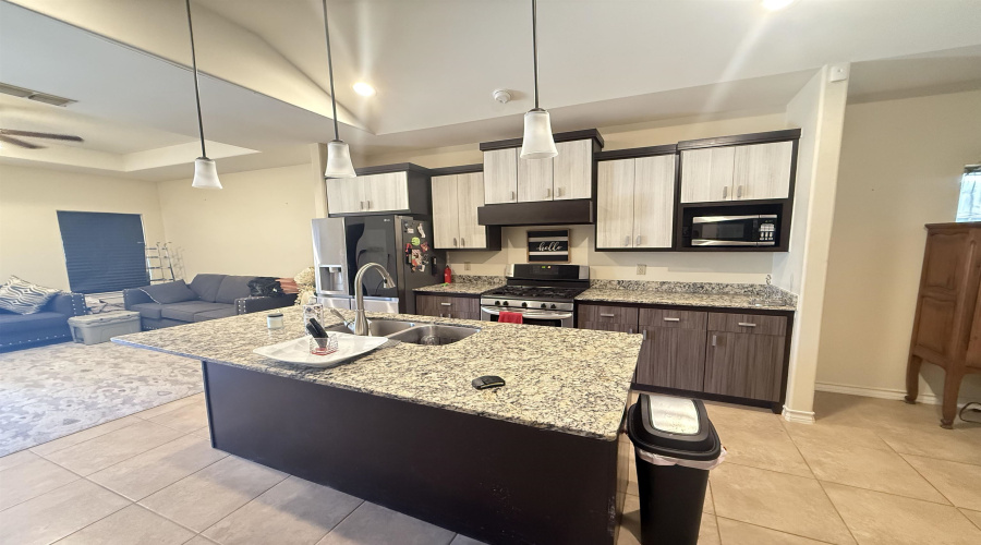 5707 Moses Lp., Laredo, Texas 78046, 3 Bedrooms Bedrooms, 4 Rooms Rooms,2 BathroomsBathrooms,Residential,For Sale,5707 Moses Lp.,20254580