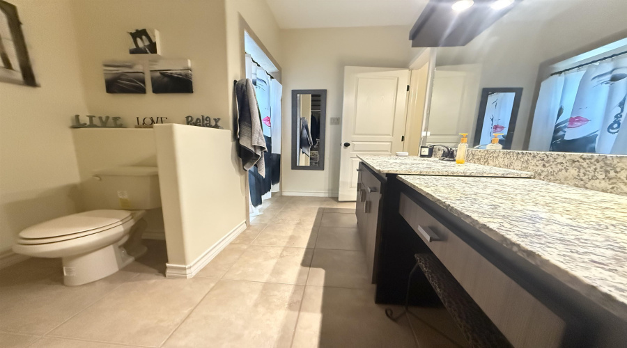 5707 Moses Lp., Laredo, Texas 78046, 3 Bedrooms Bedrooms, 4 Rooms Rooms,2 BathroomsBathrooms,Residential,For Sale,5707 Moses Lp.,20254580