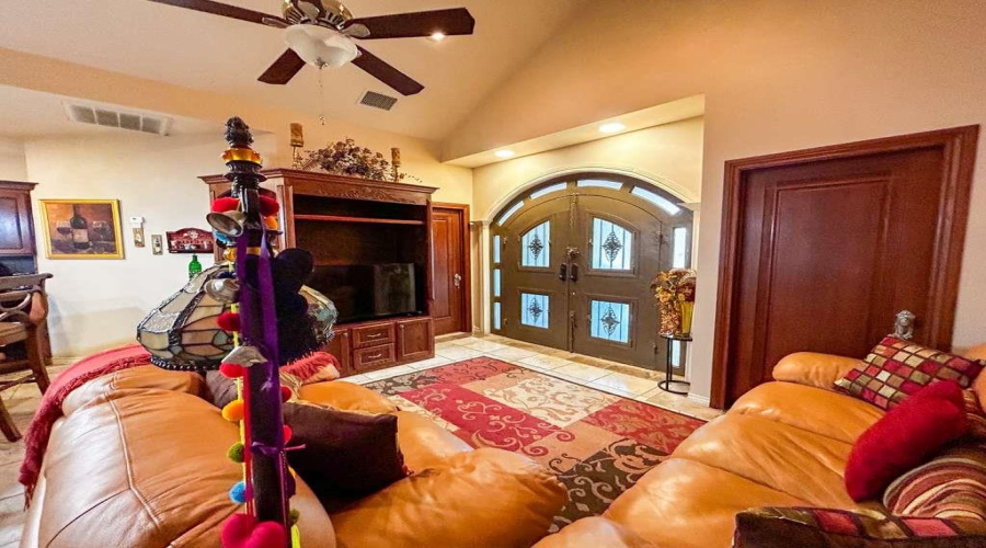 238 Sun Ray Lp, laredo, Texas 78041, 3 Bedrooms Bedrooms, 9 Rooms Rooms,2 BathroomsBathrooms,Residential,For Sale,238 Sun Ray Lp,20254583