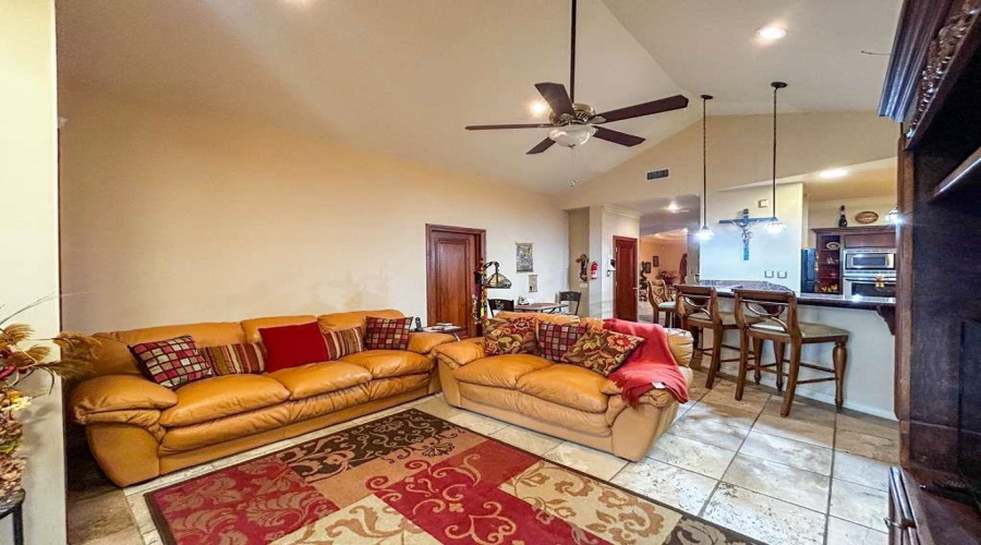 238 Sun Ray Lp, laredo, Texas 78041, 3 Bedrooms Bedrooms, 9 Rooms Rooms,2 BathroomsBathrooms,Residential,For Sale,238 Sun Ray Lp,20254583