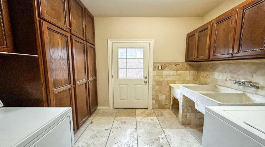 238 Sun Ray Lp, laredo, Texas 78041, 3 Bedrooms Bedrooms, 9 Rooms Rooms,2 BathroomsBathrooms,Residential,For Sale,238 Sun Ray Lp,20254583