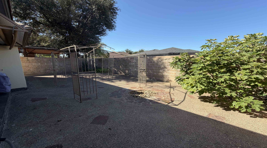 238 Sun Ray Lp, laredo, Texas 78041, 3 Bedrooms Bedrooms, 9 Rooms Rooms,2 BathroomsBathrooms,Residential,For Sale,238 Sun Ray Lp,20254583