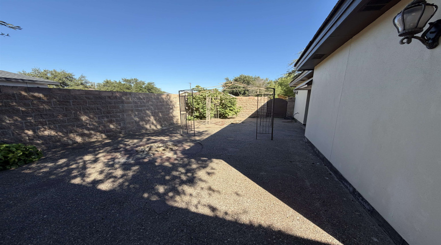 238 Sun Ray Lp, laredo, Texas 78041, 3 Bedrooms Bedrooms, 9 Rooms Rooms,2 BathroomsBathrooms,Residential,For Sale,238 Sun Ray Lp,20254583