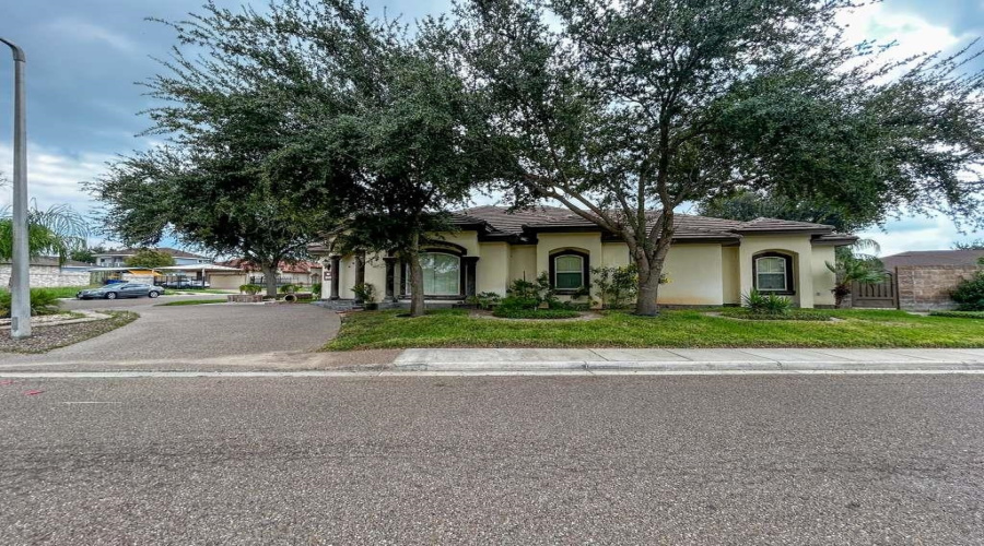 238 Sun Ray Lp, laredo, Texas 78041, 3 Bedrooms Bedrooms, 9 Rooms Rooms,2 BathroomsBathrooms,Residential,For Sale,238 Sun Ray Lp,20254583