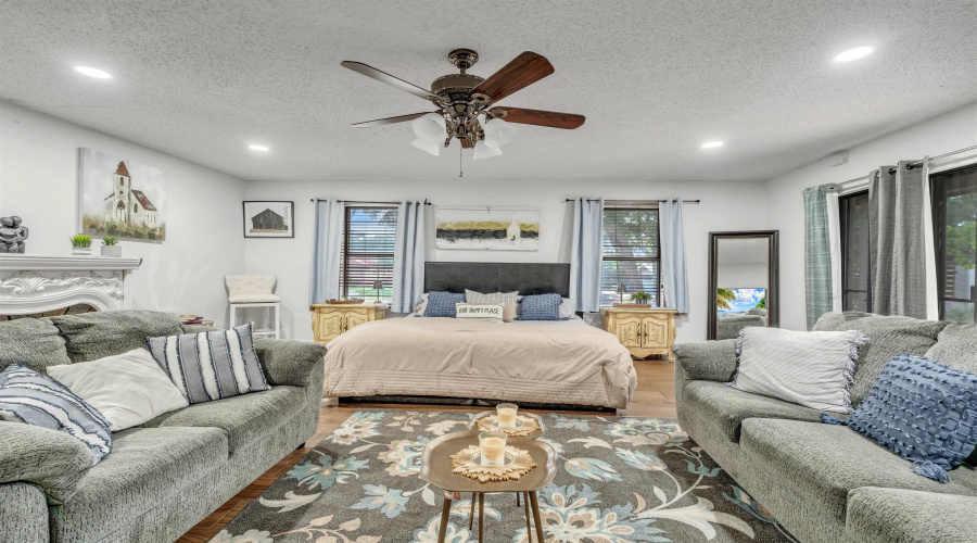 901 Crestview Dr, Laredo, Texas 78045-2014, 6 Bedrooms Bedrooms, 14 Rooms Rooms,6 BathroomsBathrooms,Residential,For Sale,901 Crestview Dr,20254584