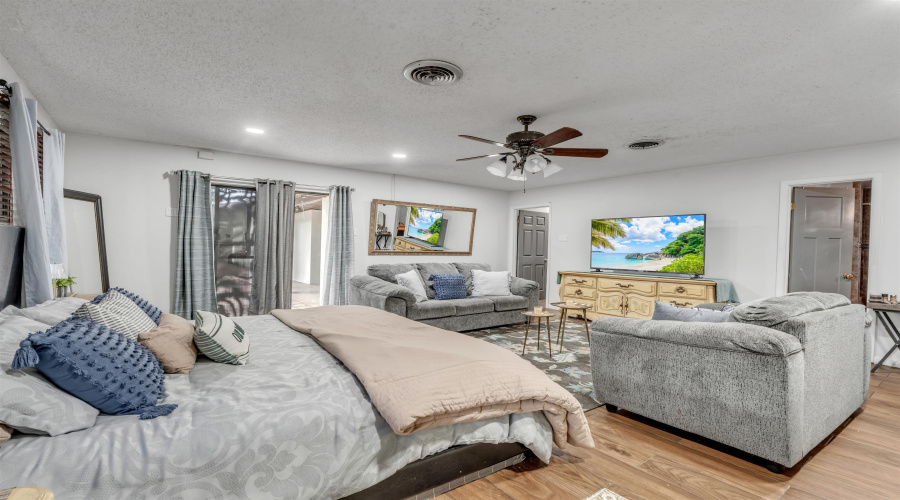 901 Crestview Dr, Laredo, Texas 78045-2014, 6 Bedrooms Bedrooms, 14 Rooms Rooms,6 BathroomsBathrooms,Residential,For Sale,901 Crestview Dr,20254584