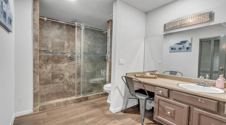 901 Crestview Dr, Laredo, Texas 78045-2014, 6 Bedrooms Bedrooms, 14 Rooms Rooms,6 BathroomsBathrooms,Residential,For Sale,901 Crestview Dr,20254584