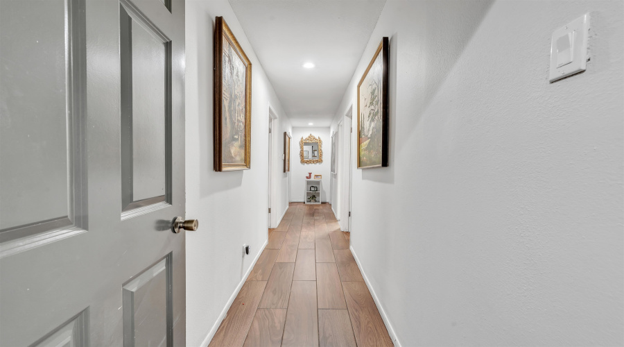 901 Crestview Dr, Laredo, Texas 78045-2014, 6 Bedrooms Bedrooms, 14 Rooms Rooms,6 BathroomsBathrooms,Residential,For Sale,901 Crestview Dr,20254584