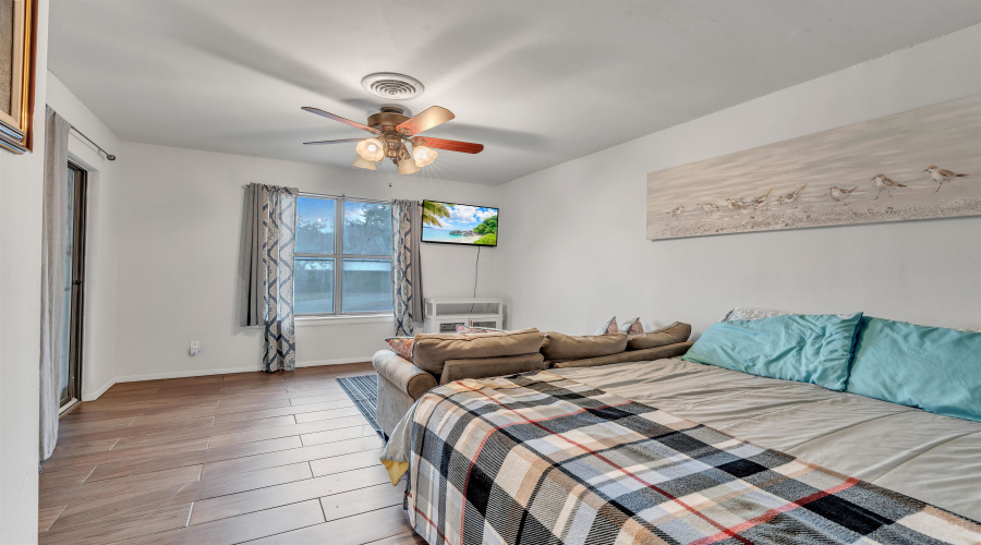 901 Crestview Dr, Laredo, Texas 78045-2014, 6 Bedrooms Bedrooms, 14 Rooms Rooms,6 BathroomsBathrooms,Residential,For Sale,901 Crestview Dr,20254584