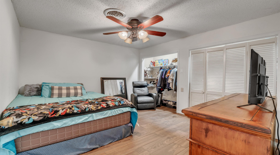 901 Crestview Dr, Laredo, Texas 78045-2014, 6 Bedrooms Bedrooms, 14 Rooms Rooms,6 BathroomsBathrooms,Residential,For Sale,901 Crestview Dr,20254584