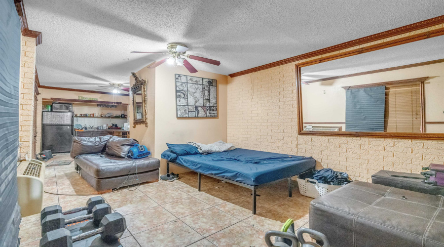 901 Crestview Dr, Laredo, Texas 78045-2014, 6 Bedrooms Bedrooms, 14 Rooms Rooms,6 BathroomsBathrooms,Residential,For Sale,901 Crestview Dr,20254584