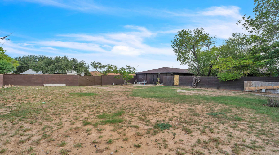 901 Crestview Dr, Laredo, Texas 78045-2014, 6 Bedrooms Bedrooms, 14 Rooms Rooms,6 BathroomsBathrooms,Residential,For Sale,901 Crestview Dr,20254584