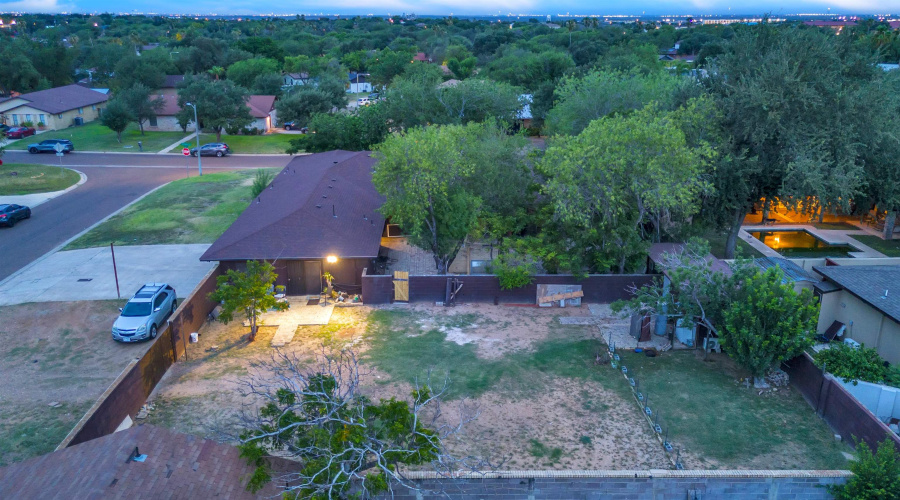 901 Crestview Dr, Laredo, Texas 78045-2014, 6 Bedrooms Bedrooms, 14 Rooms Rooms,6 BathroomsBathrooms,Residential,For Sale,901 Crestview Dr,20254584