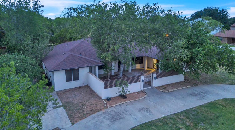 901 Crestview Dr, Laredo, Texas 78045-2014, 6 Bedrooms Bedrooms, 14 Rooms Rooms,6 BathroomsBathrooms,Residential,For Sale,901 Crestview Dr,20254584