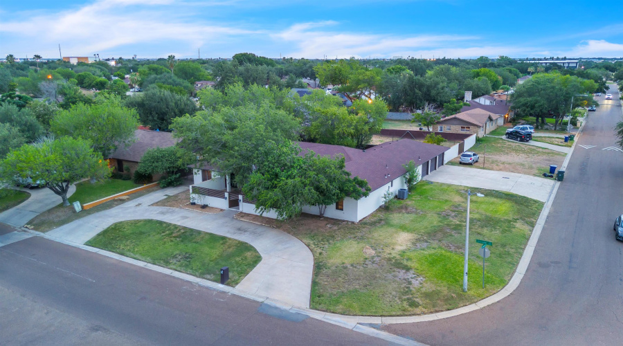 901 Crestview Dr, Laredo, Texas 78045-2014, 6 Bedrooms Bedrooms, 14 Rooms Rooms,6 BathroomsBathrooms,Residential,For Sale,901 Crestview Dr,20254584