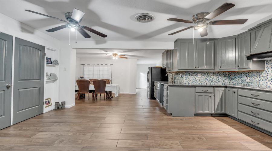 901 Crestview Dr, Laredo, Texas 78045-2014, 6 Bedrooms Bedrooms, 14 Rooms Rooms,6 BathroomsBathrooms,Residential,For Sale,901 Crestview Dr,20254584