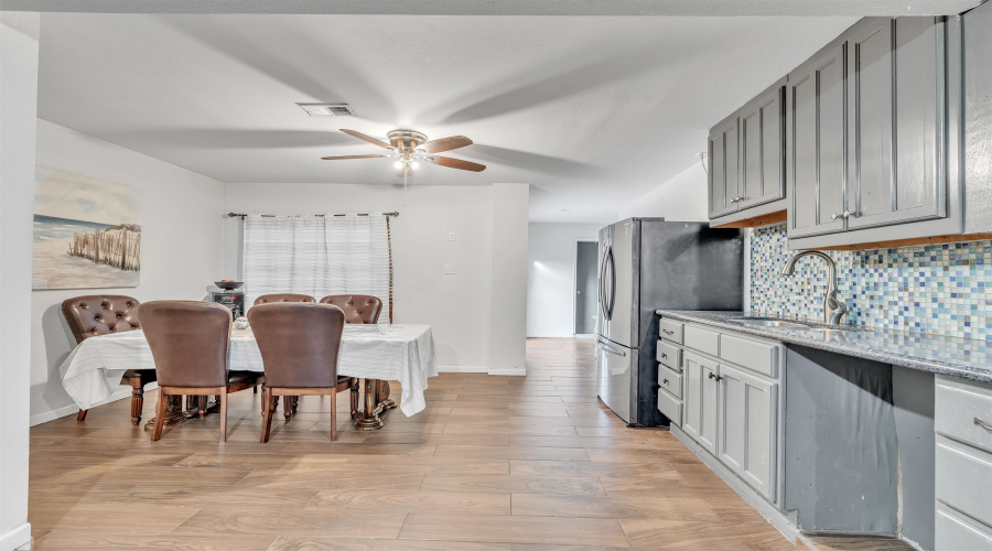 901 Crestview Dr, Laredo, Texas 78045-2014, 6 Bedrooms Bedrooms, 14 Rooms Rooms,6 BathroomsBathrooms,Residential,For Sale,901 Crestview Dr,20254584