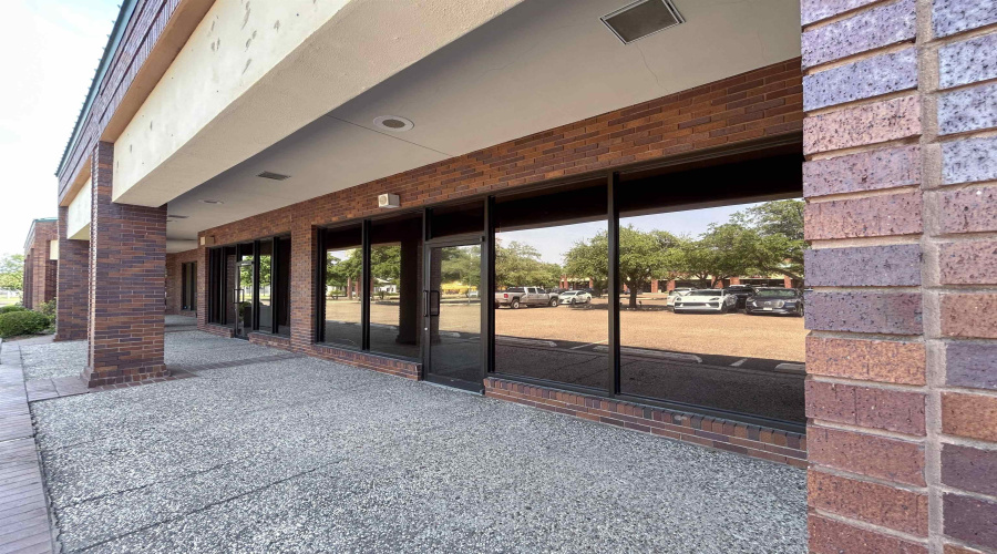 201 E Hillside Dr., Laredo, Texas 78041, ,1 BathroomBathrooms,Commercial retail/office,For Rent,201 E Hillside Dr.,20252532