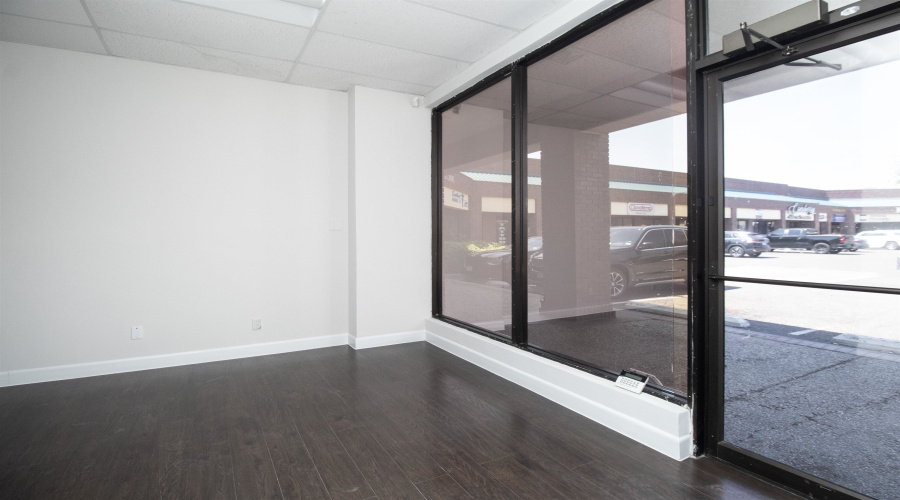 201 E Hillside Dr., Laredo, Texas 78041, ,1 BathroomBathrooms,Commercial retail/office,For Rent,201 E Hillside Dr.,20252532