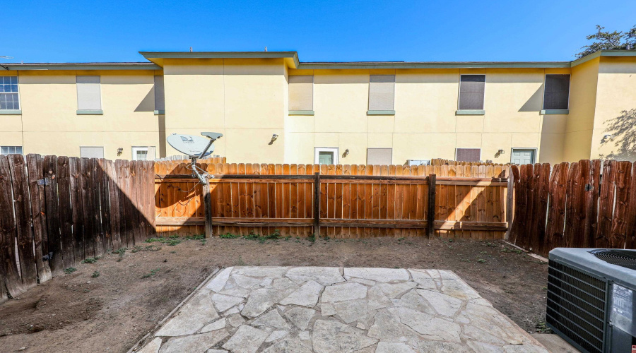 1000 Ranchway Dr, Laredo, Texas 78045, 3 Bedrooms Bedrooms, 7 Rooms Rooms,3 BathroomsBathrooms,Residential,For Rent,1000 Ranchway Dr,20254600