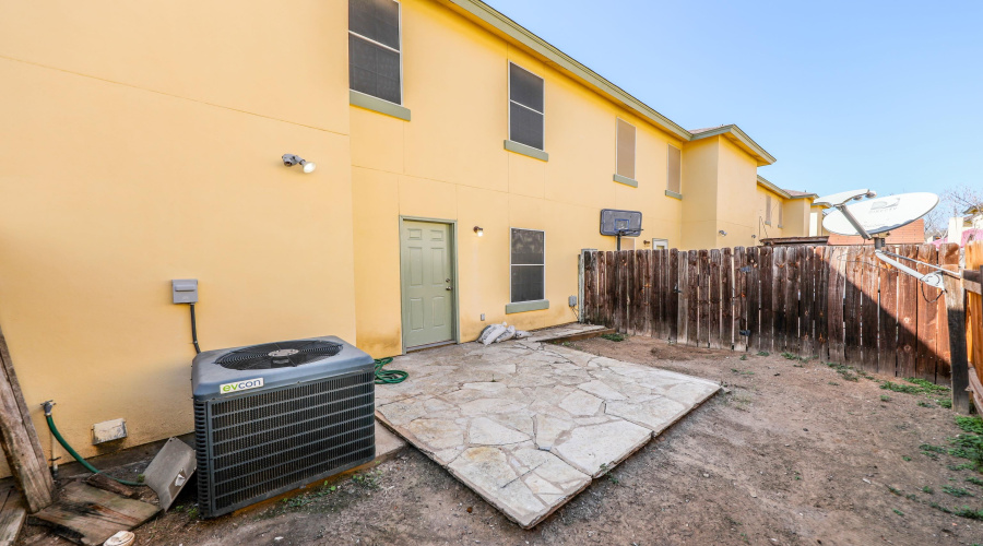 1000 Ranchway Dr, Laredo, Texas 78045, 3 Bedrooms Bedrooms, 7 Rooms Rooms,3 BathroomsBathrooms,Residential,For Rent,1000 Ranchway Dr,20254600