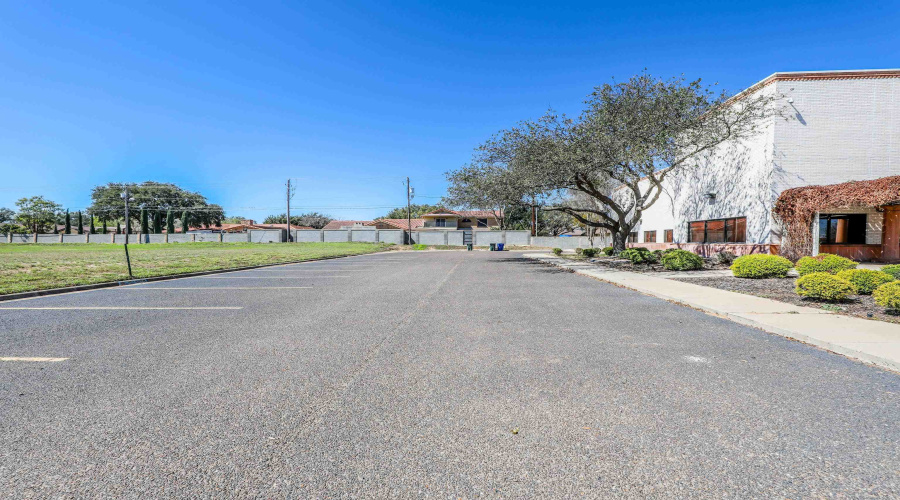 1202 Welby Court, Laredo, Texas 78041-1900, 1 Room Rooms,2 BathroomsBathrooms,Commercial retail/office,For Rent,1202 Welby Court,20254593
