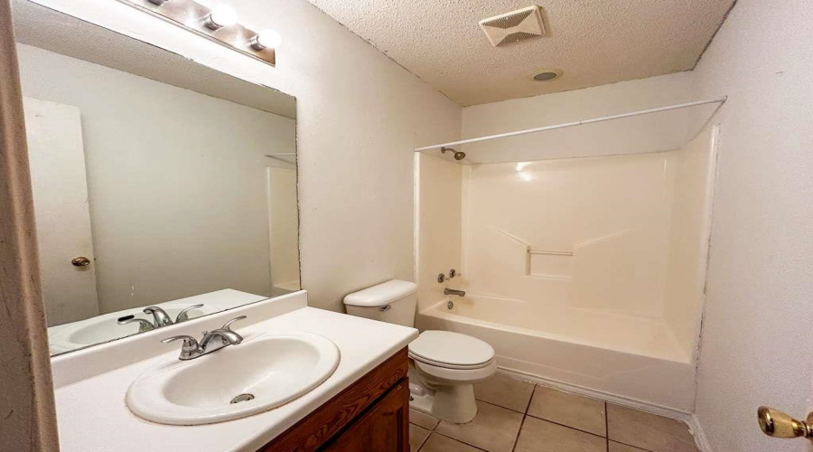 402 Prescott Lp, LAREDO, Texas 78043, 3 Bedrooms Bedrooms, 6 Rooms Rooms,2 BathroomsBathrooms,Residential,For Sale,402 Prescott Lp,20254602